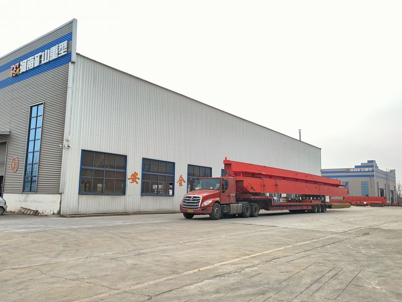 兩臺(tái)10噸 跨度28.4米電動(dòng)葫蘆橋式起重機(jī)，發(fā)往山東威海