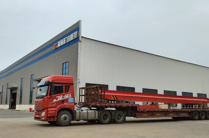 電動(dòng)單梁起重機(jī)3臺(tái) LD5t—16.8m LD3t—16.5m /2臺(tái) 制作完成，發(fā)往江西南昌交付客戶使用。